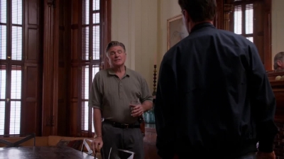 WHITE_COLLAR_-_E4X09_GLOVES_OFF_487.jpg