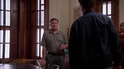 WHITE_COLLAR_-_E4X09_GLOVES_OFF_488.jpg