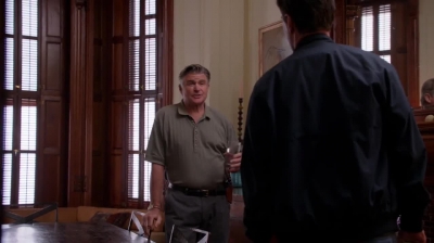 WHITE_COLLAR_-_E4X09_GLOVES_OFF_489.jpg