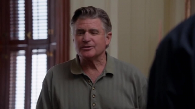 WHITE_COLLAR_-_E4X09_GLOVES_OFF_497.jpg