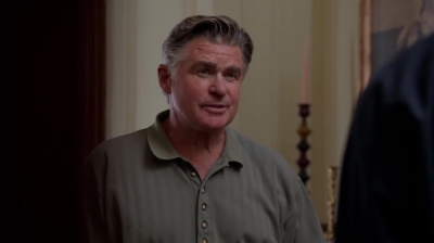 WHITE_COLLAR_-_E4X09_GLOVES_OFF_511.jpg