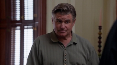 WHITE_COLLAR_-_E4X09_GLOVES_OFF_550.jpg