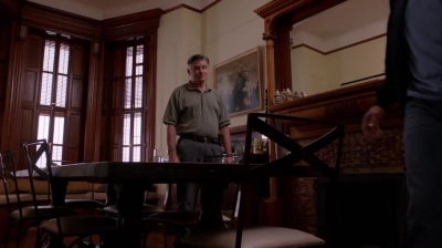 WHITE_COLLAR_-_E4X09_GLOVES_OFF_573.jpg