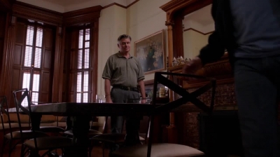 WHITE_COLLAR_-_E4X09_GLOVES_OFF_575.jpg