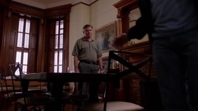 WHITE_COLLAR_-_E4X09_GLOVES_OFF_576.jpg