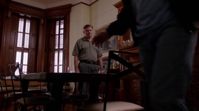 WHITE_COLLAR_-_E4X09_GLOVES_OFF_577.jpg