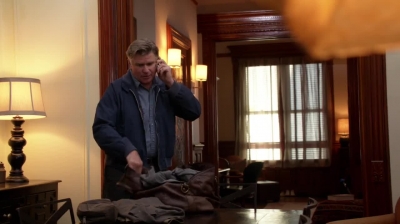 WHITE_COLLAR_-_E4X09_GLOVES_OFF_602.jpg