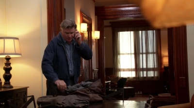 WHITE_COLLAR_-_E4X09_GLOVES_OFF_607.jpg