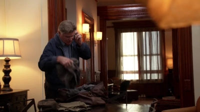 WHITE_COLLAR_-_E4X09_GLOVES_OFF_613.jpg