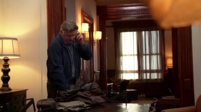 WHITE_COLLAR_-_E4X09_GLOVES_OFF_620.jpg
