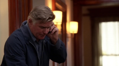 WHITE_COLLAR_-_E4X09_GLOVES_OFF_627.jpg