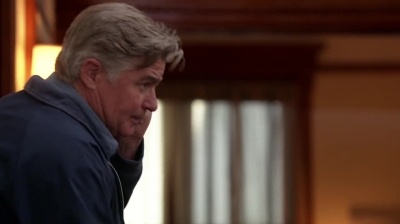 WHITE_COLLAR_-_E4X09_GLOVES_OFF_634.jpg