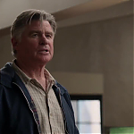 WHITE_COLLAR_-_E4X09_GLOVES_OFF_109.jpg