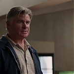 WHITE_COLLAR_-_E4X09_GLOVES_OFF_114.jpg