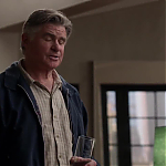 WHITE_COLLAR_-_E4X09_GLOVES_OFF_121.jpg