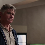 WHITE_COLLAR_-_E4X09_GLOVES_OFF_125.jpg
