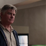 WHITE_COLLAR_-_E4X09_GLOVES_OFF_128.jpg