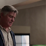 WHITE_COLLAR_-_E4X09_GLOVES_OFF_134.jpg