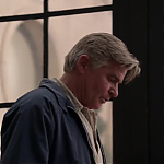 WHITE_COLLAR_-_E4X09_GLOVES_OFF_151.jpg