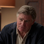 WHITE_COLLAR_-_E4X09_GLOVES_OFF_263.jpg