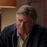 WHITE_COLLAR_-_E4X09_GLOVES_OFF_266.jpg