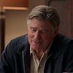 WHITE_COLLAR_-_E4X09_GLOVES_OFF_272.jpg