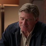 WHITE_COLLAR_-_E4X09_GLOVES_OFF_275.jpg