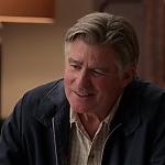 WHITE_COLLAR_-_E4X09_GLOVES_OFF_280.jpg