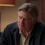 WHITE_COLLAR_-_E4X09_GLOVES_OFF_285.jpg