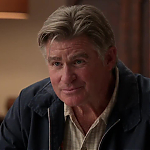 WHITE_COLLAR_-_E4X09_GLOVES_OFF_305.jpg