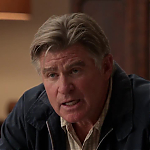 WHITE_COLLAR_-_E4X09_GLOVES_OFF_342.jpg