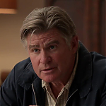 WHITE_COLLAR_-_E4X09_GLOVES_OFF_348.jpg