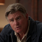 WHITE_COLLAR_-_E4X09_GLOVES_OFF_374.jpg