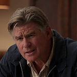WHITE_COLLAR_-_E4X09_GLOVES_OFF_376.jpg