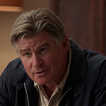 WHITE_COLLAR_-_E4X09_GLOVES_OFF_381.jpg