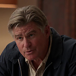 WHITE_COLLAR_-_E4X09_GLOVES_OFF_382.jpg