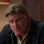 WHITE_COLLAR_-_E4X09_GLOVES_OFF_383.jpg