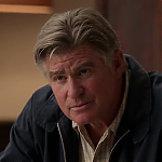 WHITE_COLLAR_-_E4X09_GLOVES_OFF_388.jpg