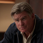 WHITE_COLLAR_-_E4X09_GLOVES_OFF_390.jpg