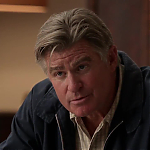 WHITE_COLLAR_-_E4X09_GLOVES_OFF_394.jpg
