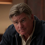 WHITE_COLLAR_-_E4X09_GLOVES_OFF_396.jpg