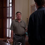 WHITE_COLLAR_-_E4X09_GLOVES_OFF_490.jpg