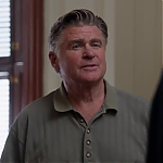 WHITE_COLLAR_-_E4X09_GLOVES_OFF_492.jpg