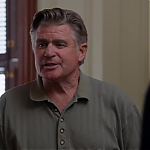 WHITE_COLLAR_-_E4X09_GLOVES_OFF_496.jpg