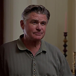 WHITE_COLLAR_-_E4X09_GLOVES_OFF_513.jpg
