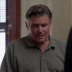 WHITE_COLLAR_-_E4X09_GLOVES_OFF_539.jpg