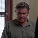 WHITE_COLLAR_-_E4X09_GLOVES_OFF_543.jpg