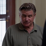 WHITE_COLLAR_-_E4X09_GLOVES_OFF_544.jpg