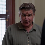 WHITE_COLLAR_-_E4X09_GLOVES_OFF_545.jpg