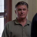 WHITE_COLLAR_-_E4X09_GLOVES_OFF_552.jpg